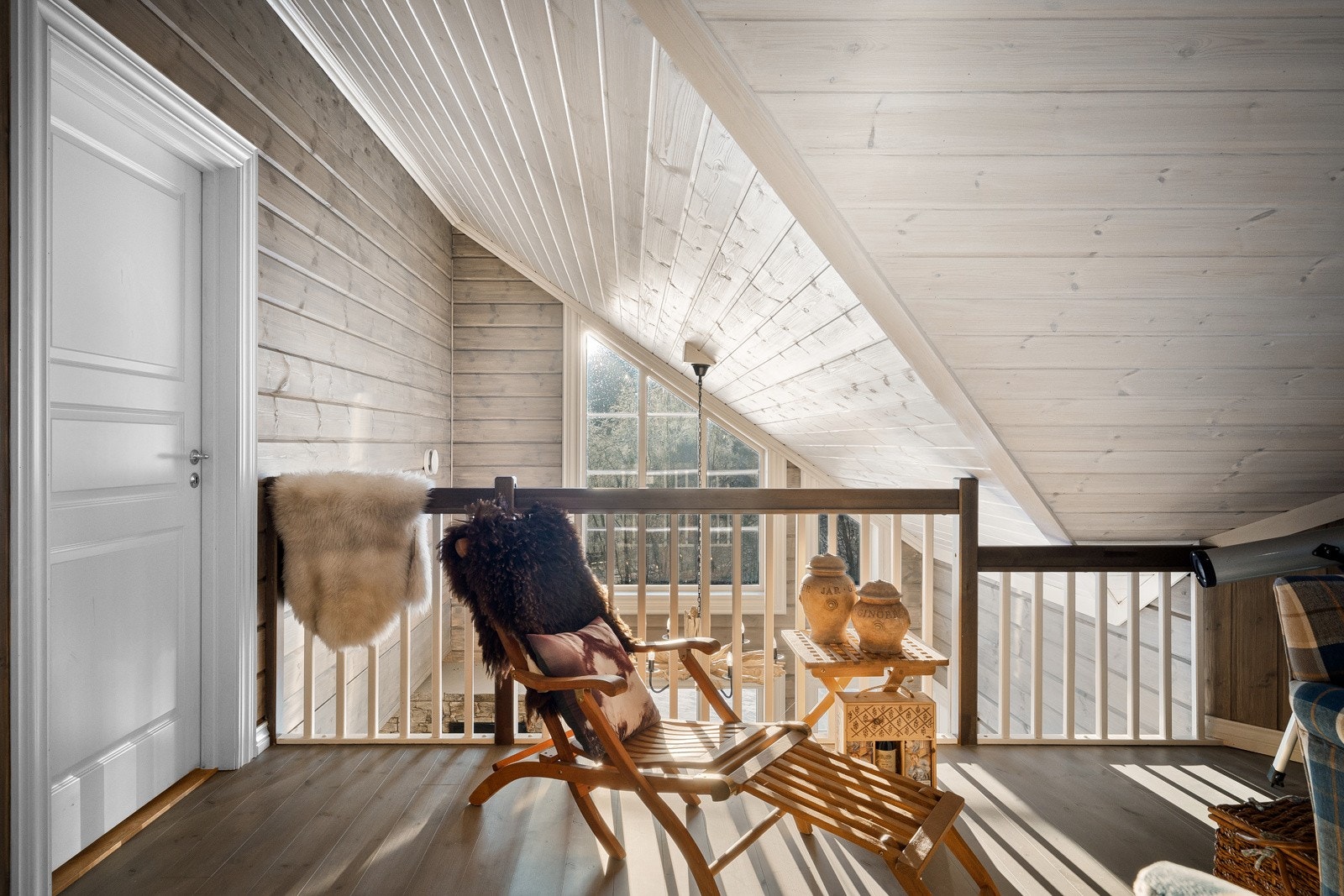 Det er åpent ned til stue Galleribilde