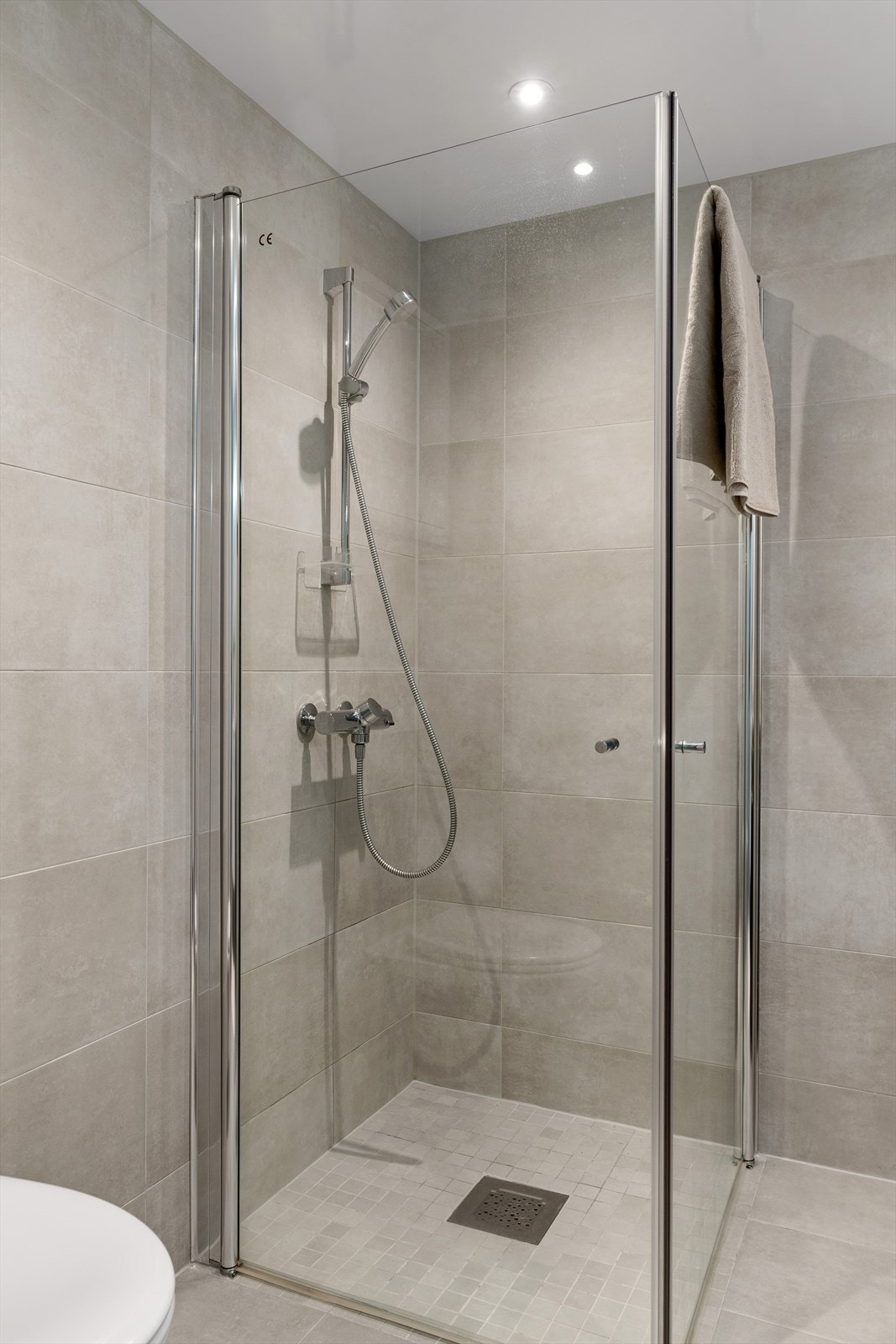 Pent flislagt bad Galleribilde