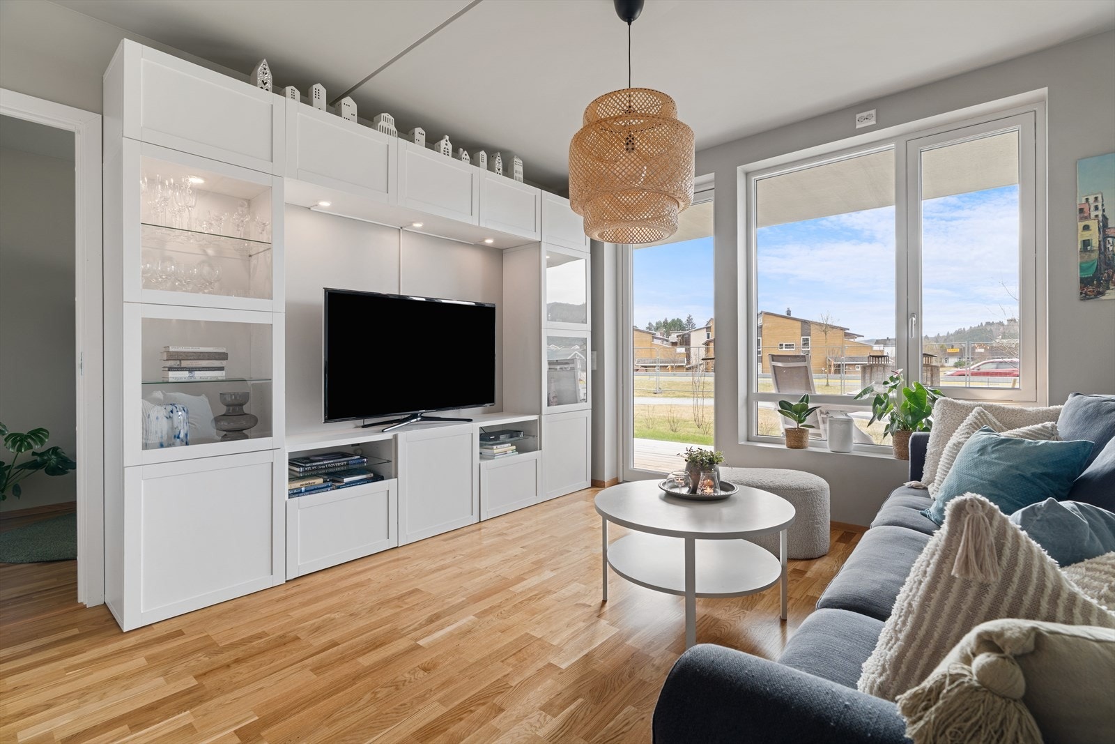 Leiligheten har balansert ventilasjon og fjernvarme som sørger for et behagelig inneklima Galleribilde