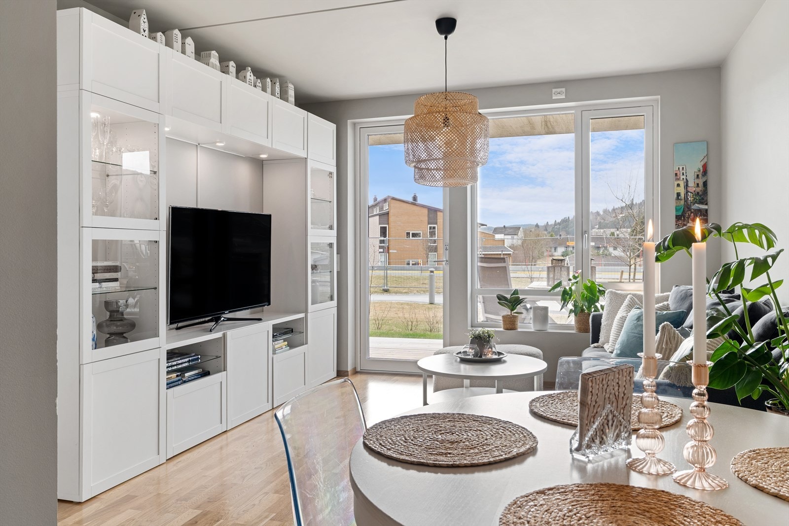 Den åpne stue/kjøkken løsningen er på 23,7kvm Galleribilde