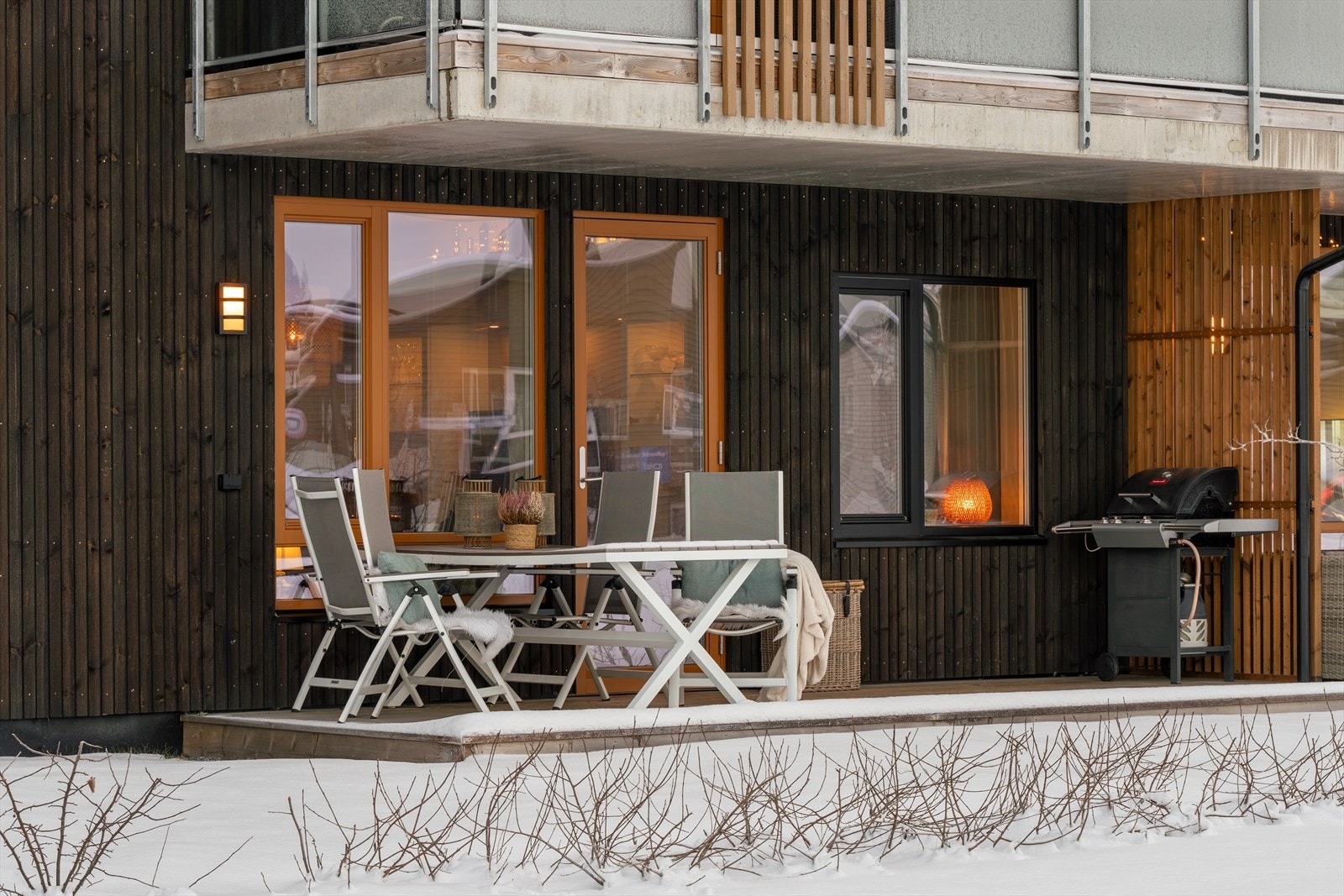 Lun terrasse som også kommer til sin rett vinterstid Galleribilde