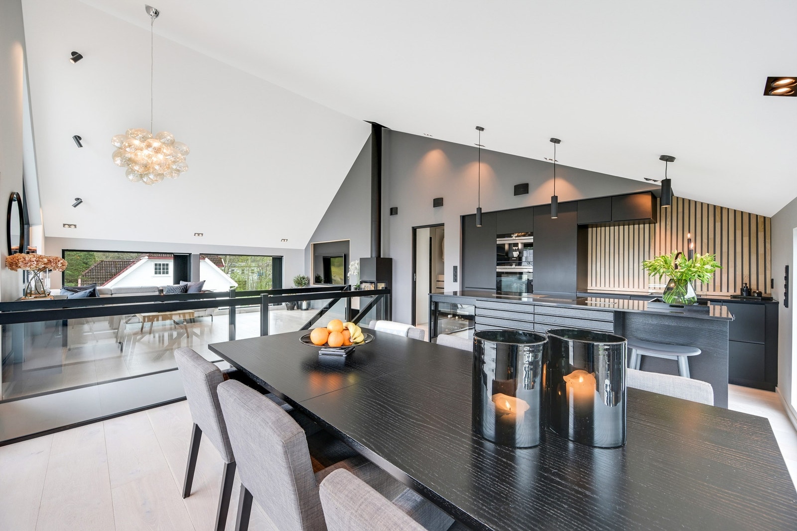 Praktfullt allrom med fine detaljer Galleribilde