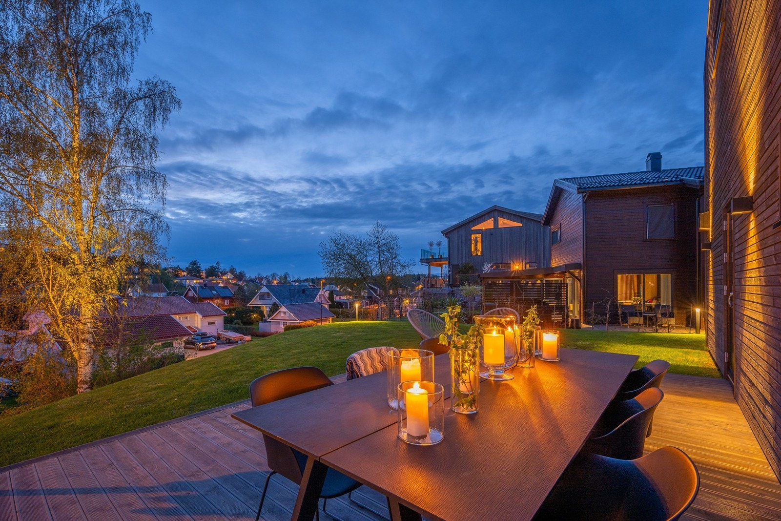 Uteplass med kveldssol Galleribilde