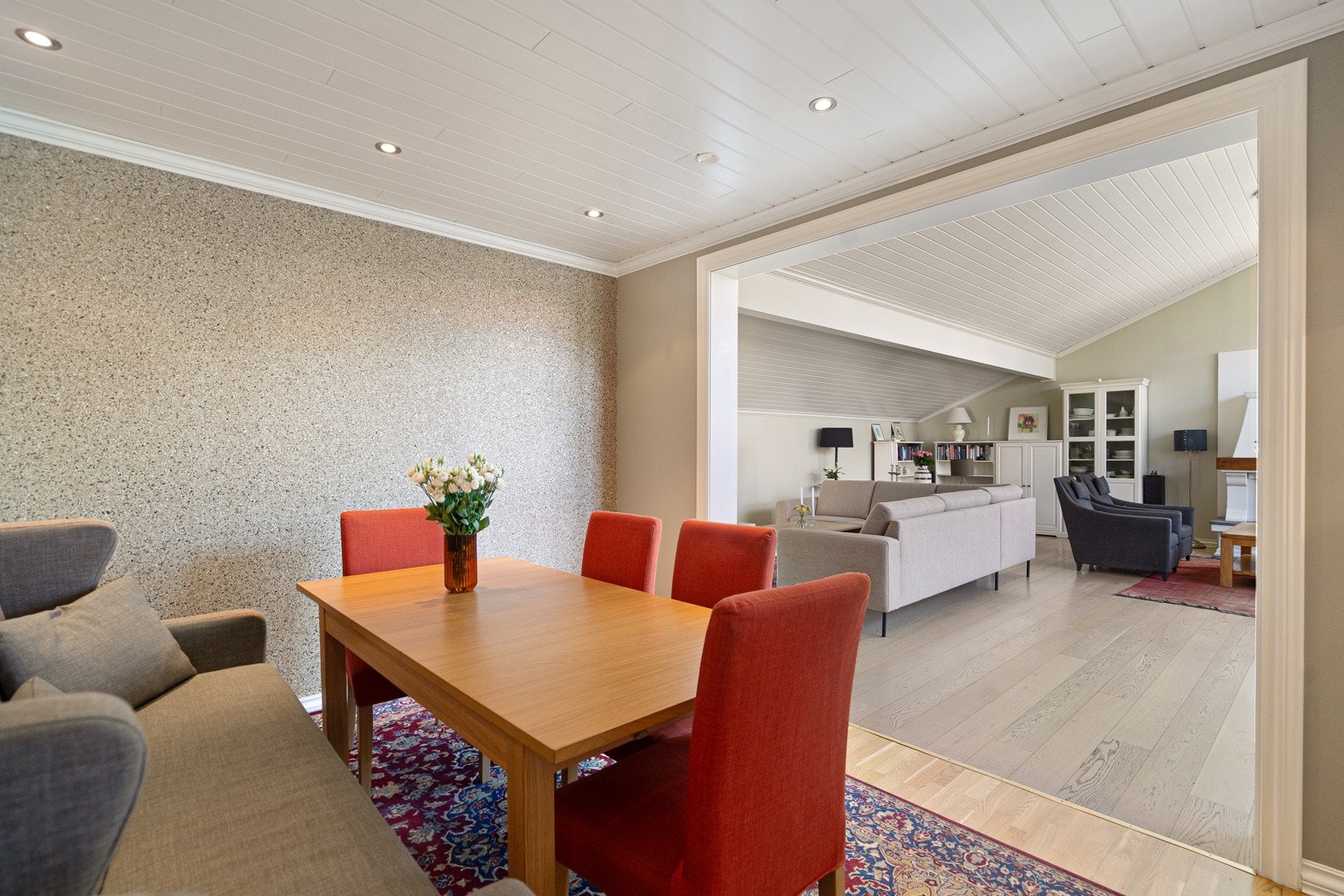 Praktisk spisestue på kjøkkenet Galleribilde