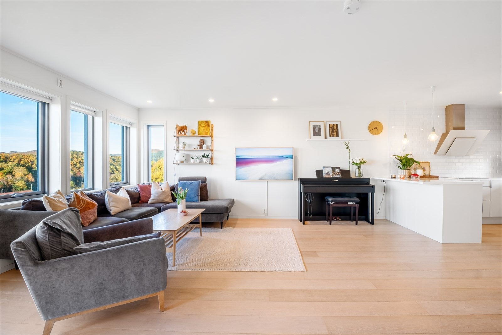 Her er det god plass til og invitere venner og familie til hyggelige lag! Galleribilde