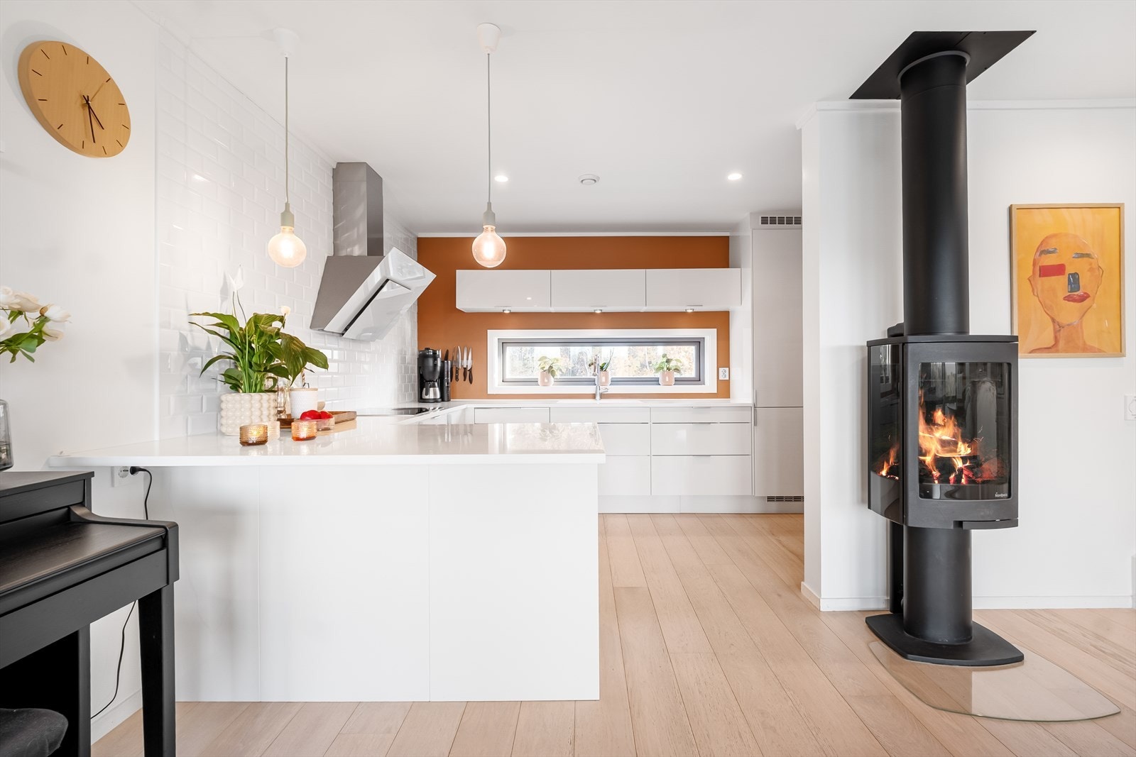 Åpen stue/ kjøkkenløsning med øy - her kan man kokkelere og samtidig være sosial! Galleribilde