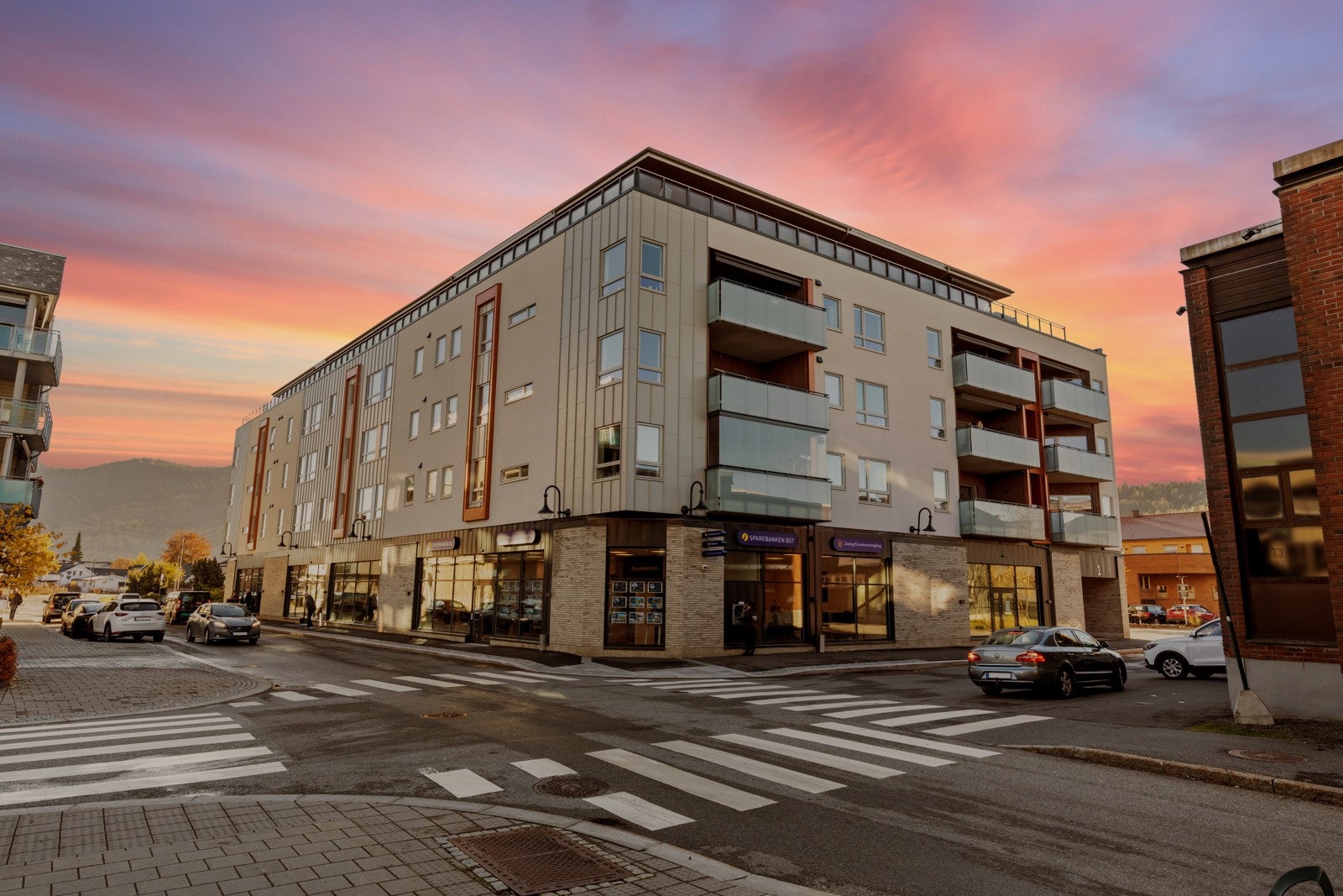 Velkommen til Meierigata 1. En stilren og moderne leilighet med praktisk beliggenhet i enden av bygget. Galleribilde