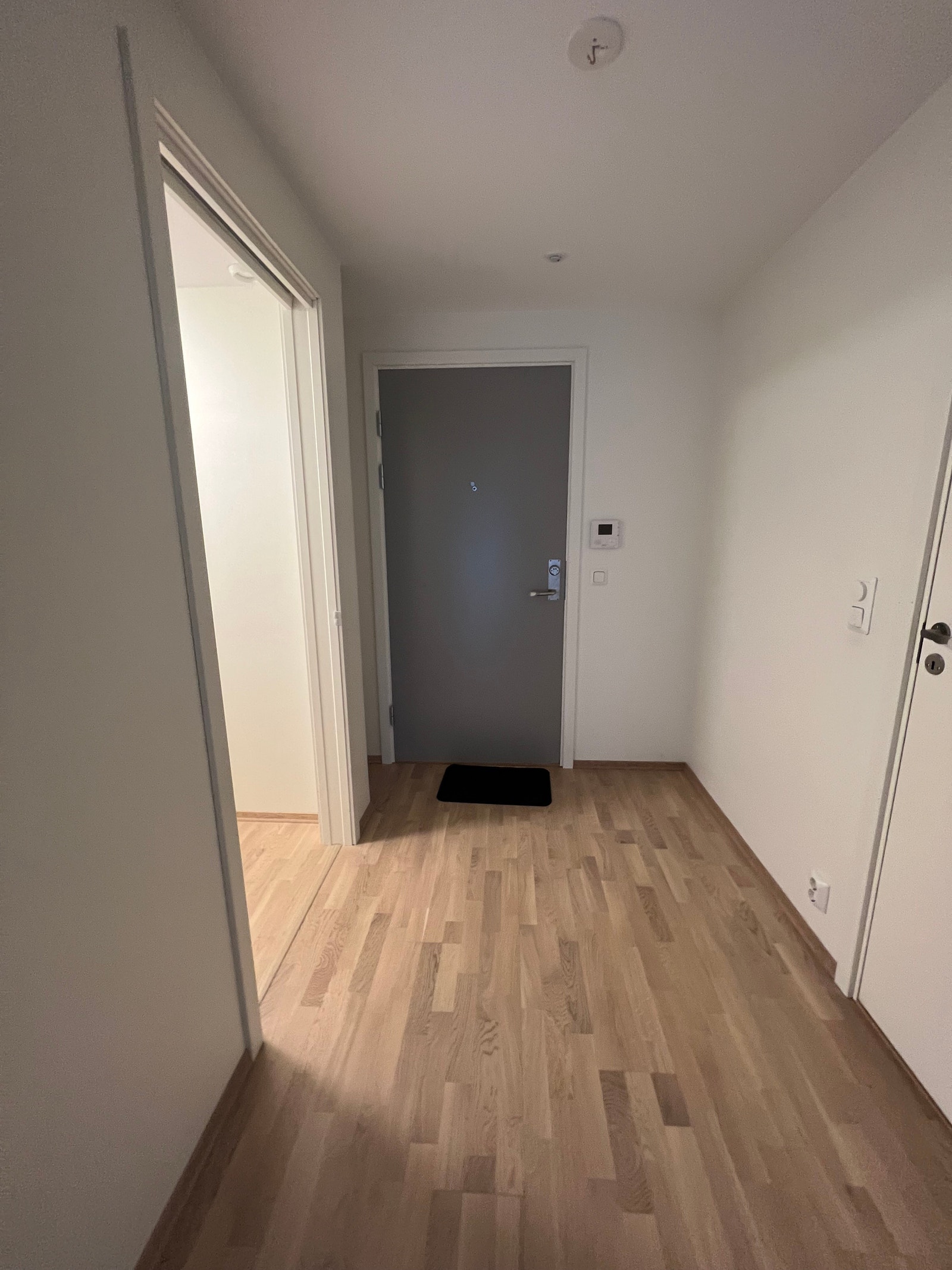 Entré med innvendig bod. Galleribilde