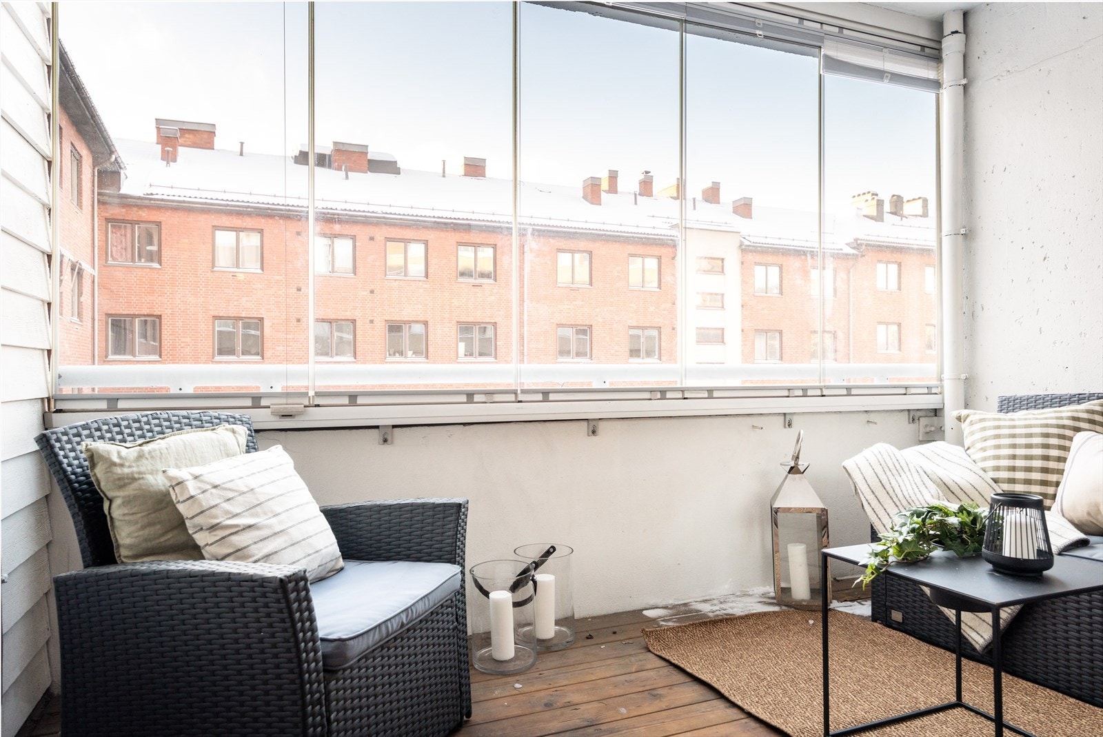 Fra stuen er det utgang til en herlig, solrik balkong på ca. 6 m² med svært gode solforhold. Galleribilde