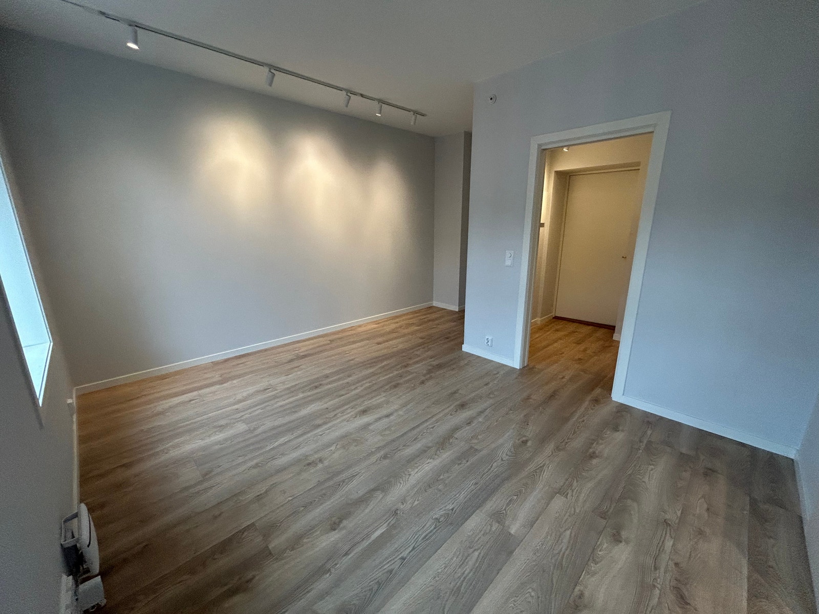 Stuen sett fra kjøkkendelen. Galleribilde