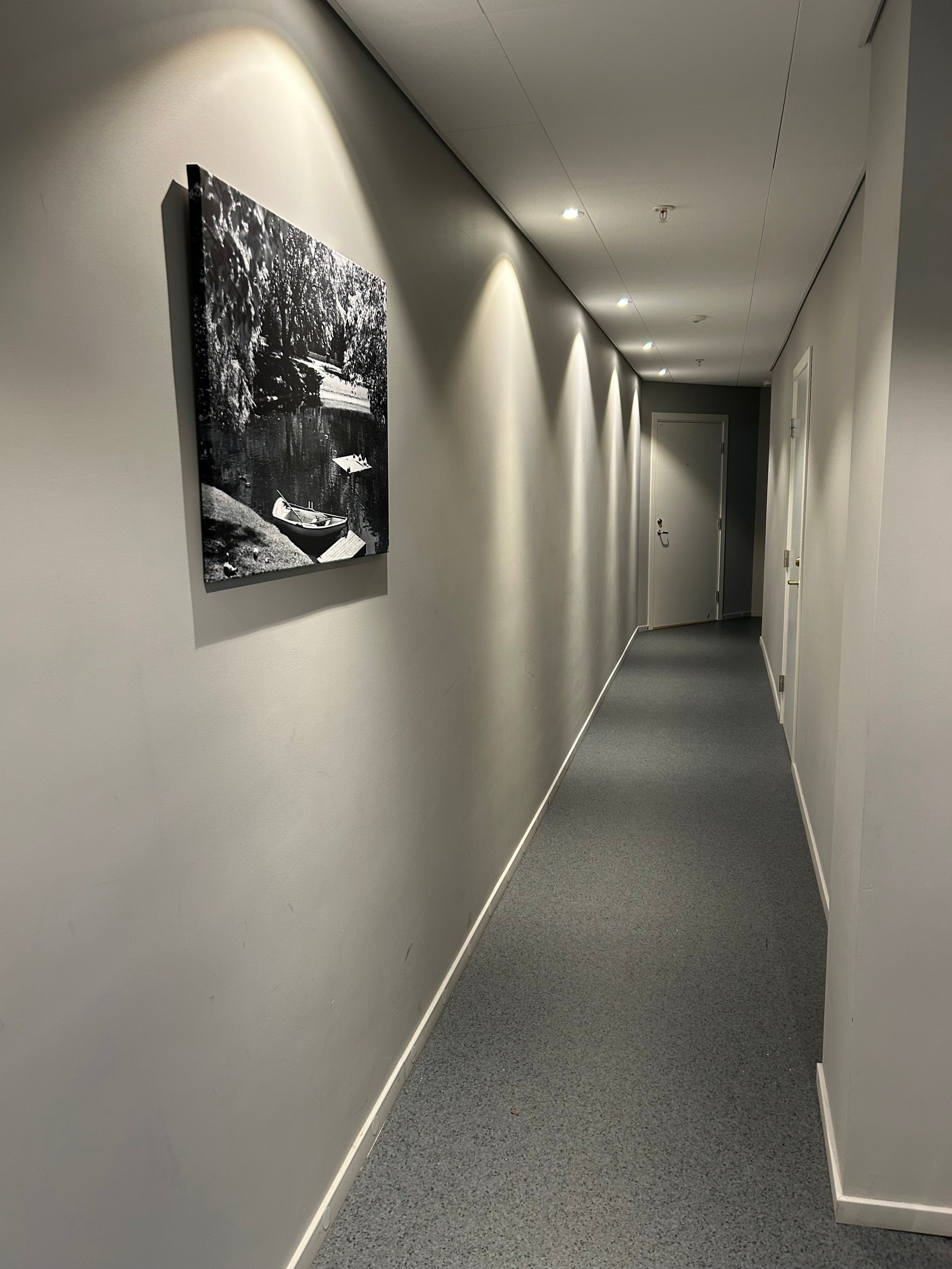 Korridoren med inngang til leiligheten. Galleribilde