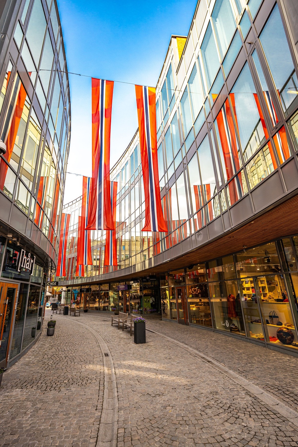 Asker sentrum med et godt utvalg av butikker og spisesteder Galleribilde