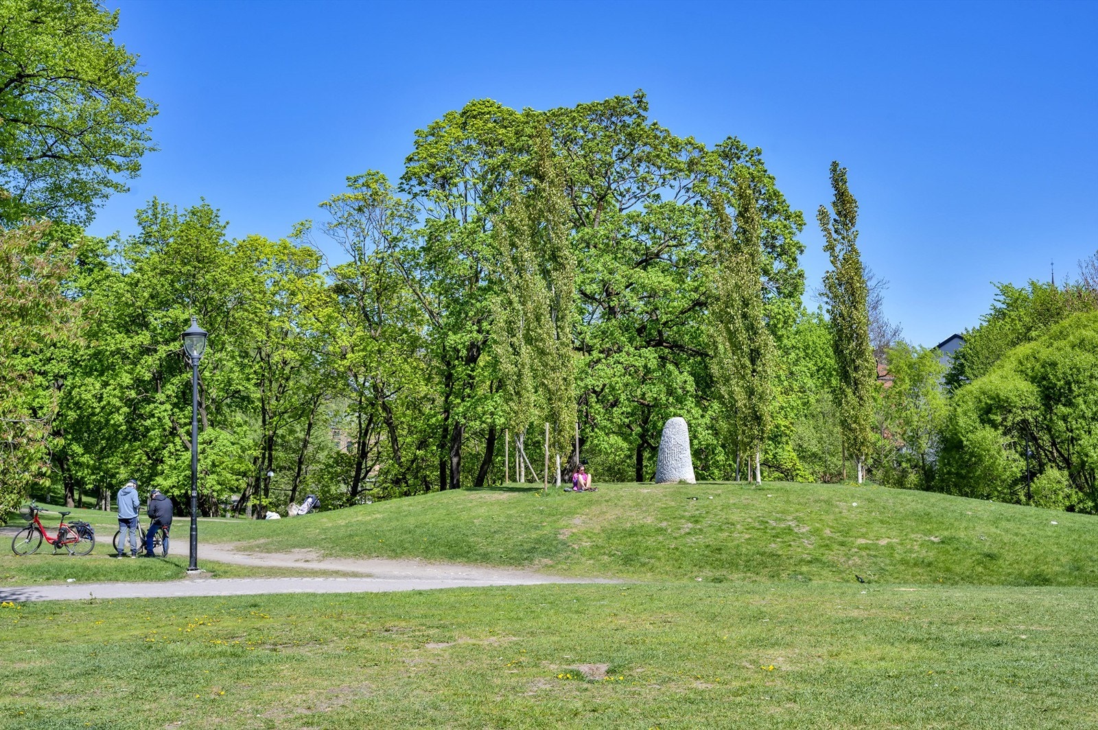 Kort vei til grøntområder som St. Hanshaugen, Slottsparken, Frogner, Alexander Kiellands plass mv. Galleribilde