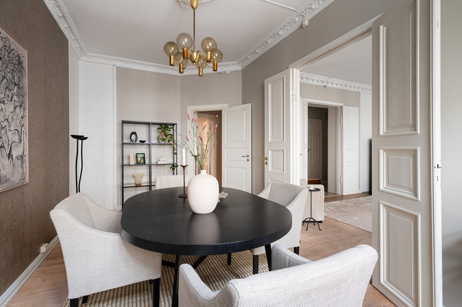 Her er det god plass til å invitere venner og familie på middagsselskaper. Galleribilde