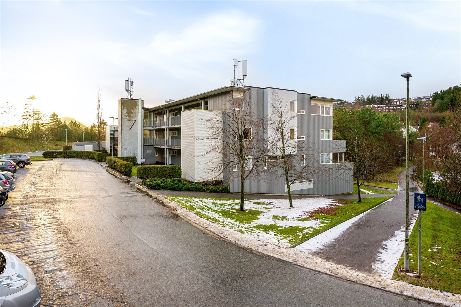 Området byr på flotte turområder som Melsheia, Stokkelandsvannet og Bråstein, perfekt for rekreasjon og friluftsliv. Galleribilde