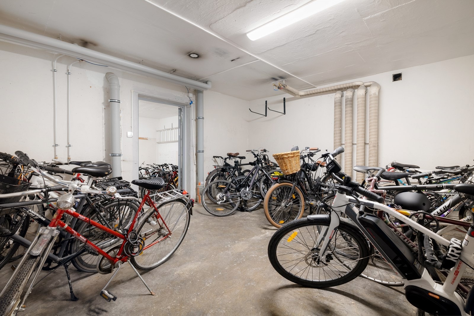 Sykkelparkering i fellesareal gir trygg oppbevaring for sykler. Galleribilde