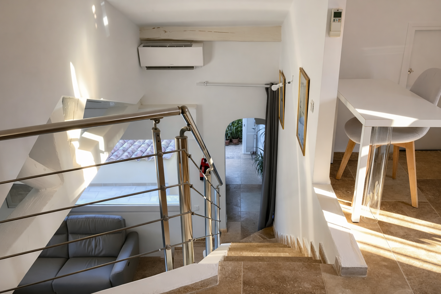 Trapp opp til mezanin Galleribilde