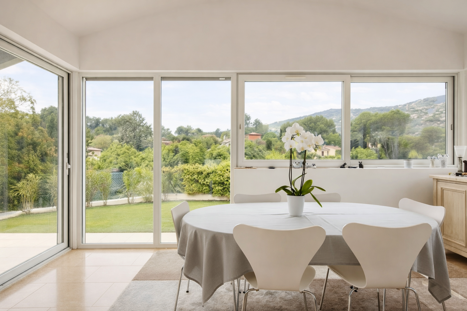 Spisestuen i loggia Galleribilde