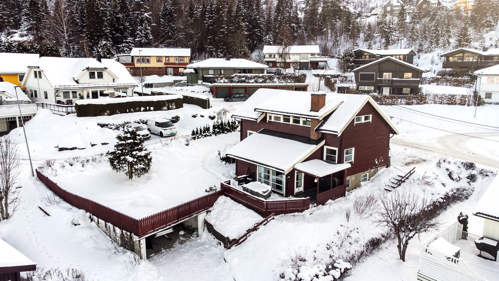 Dialog Eiendomsmegling har gleden av å presentere Blåveisbakken 19 v/ Ola Laug Bretvik. Galleribilde