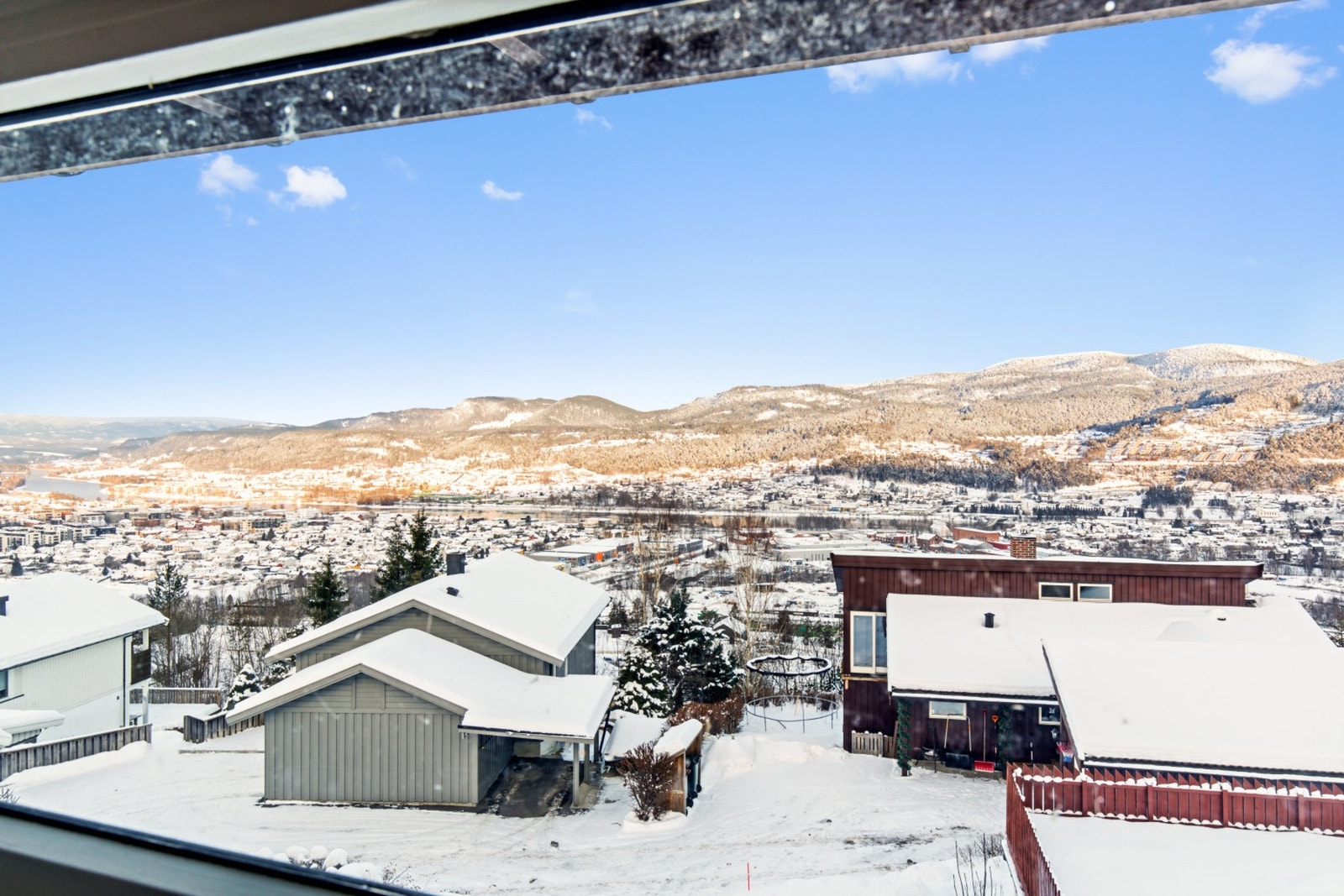 Herlig utsikt utover Eikerbygdene. Galleribilde