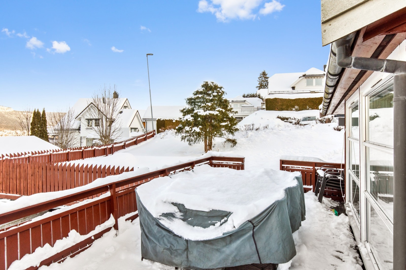 Terrasse med plass til sittegruppe. Galleribilde