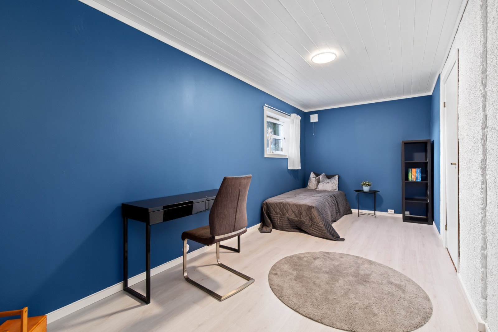 Rom i underetasje innredet som soverom. Galleribilde