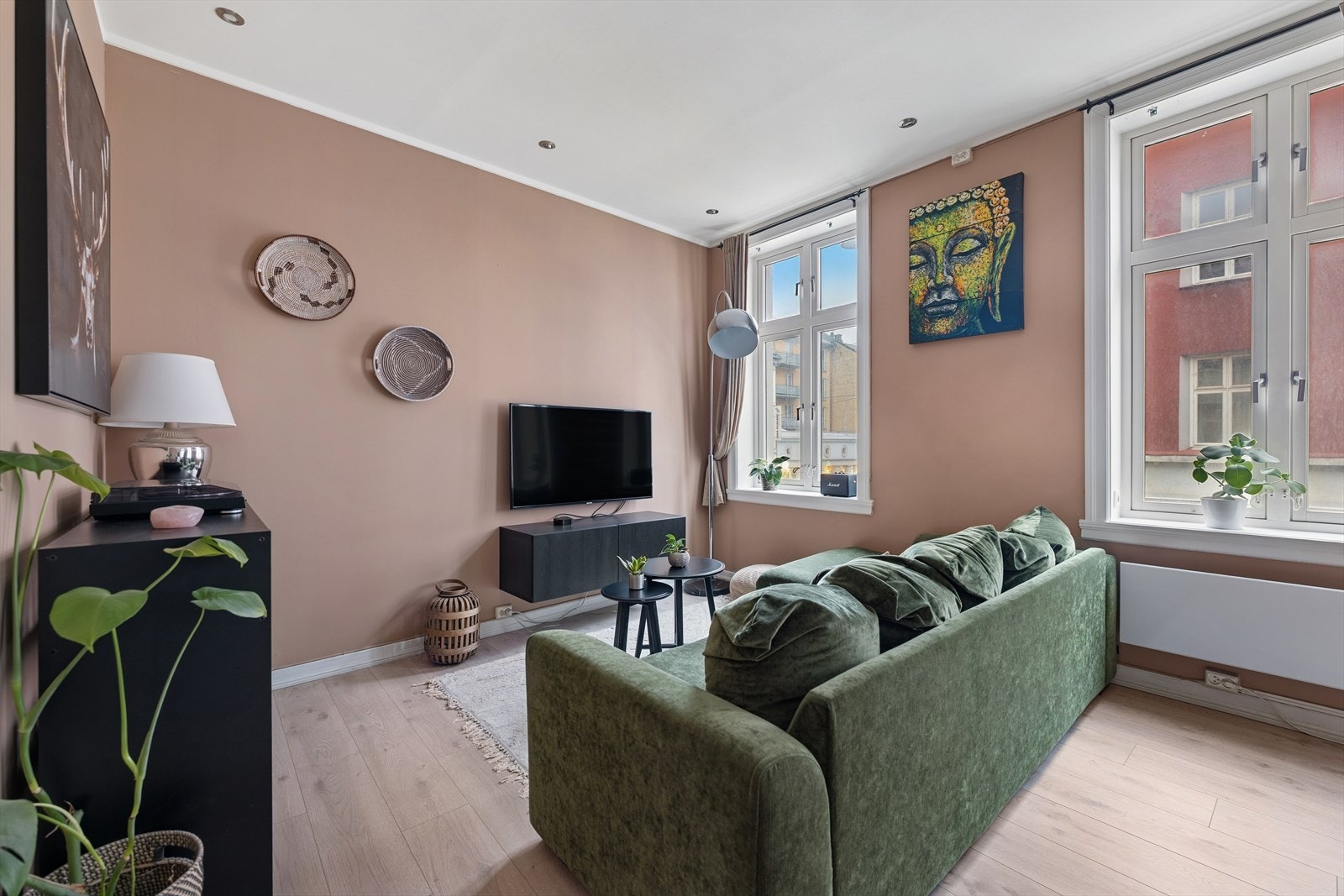 Leiligheten har god takhøyde på hele 2,82 meter som bidrar til en luftig romfølelse. Galleribilde