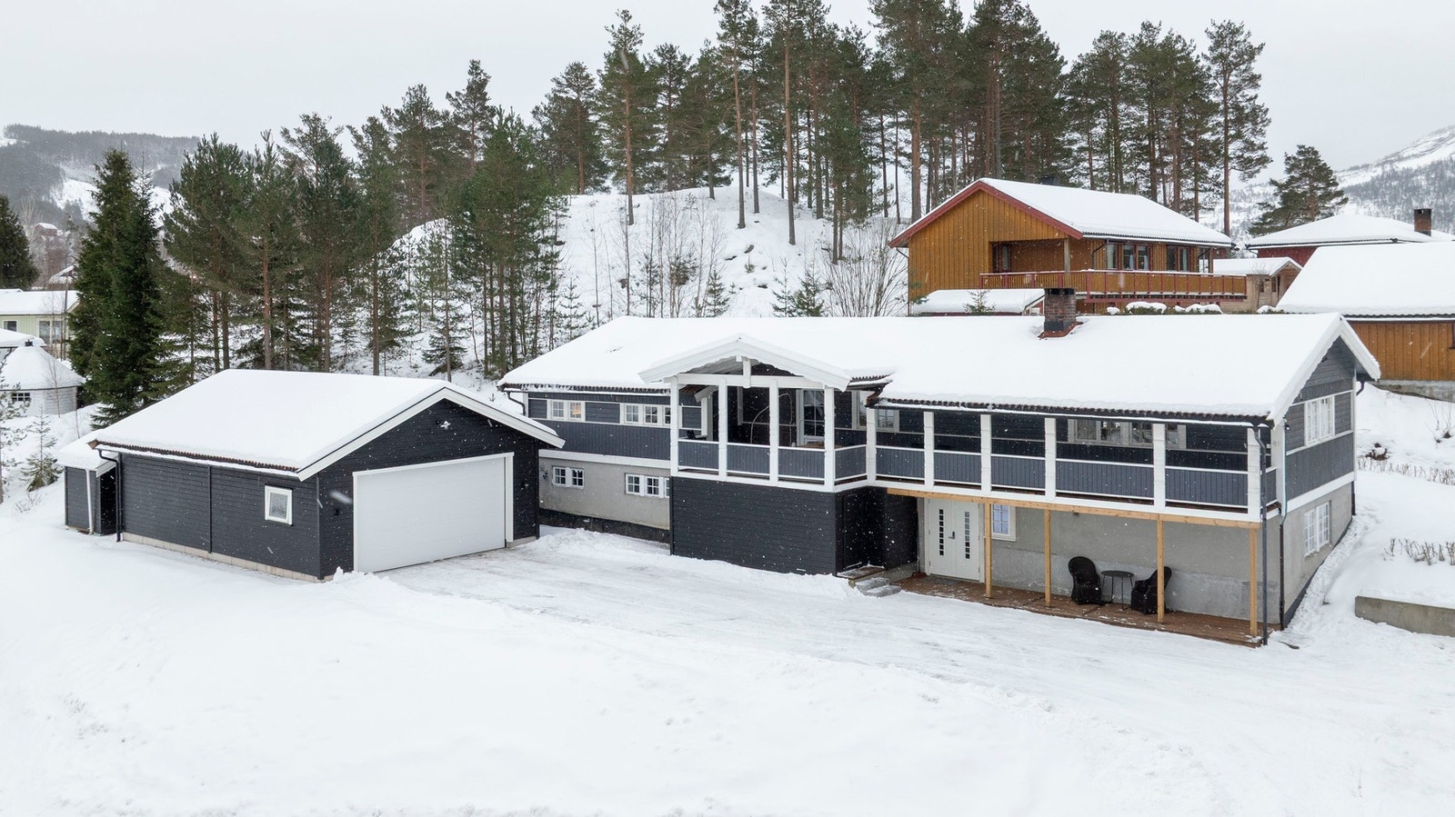 Velkommen til Smeitkollen 89 - Lars Jakob Aarak ved Privatmegleren Park har gleden av å presentere denne flotte boligen med stor eiet tomt. Foto: Kjetil Fredriksen (Kalisfoto) Galleribilde