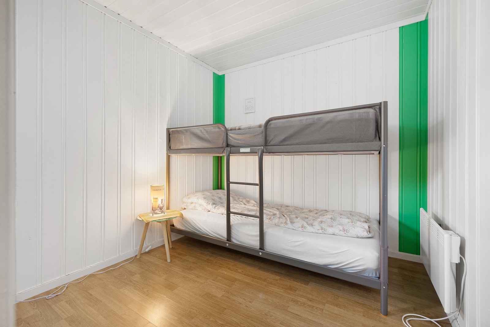 De øvrige soverommene egner seg godt som barnerom, gjesterom, kontor eller hobbyrom, og har fleksible møbleringsmuligheter. Soverom 2. Galleribilde