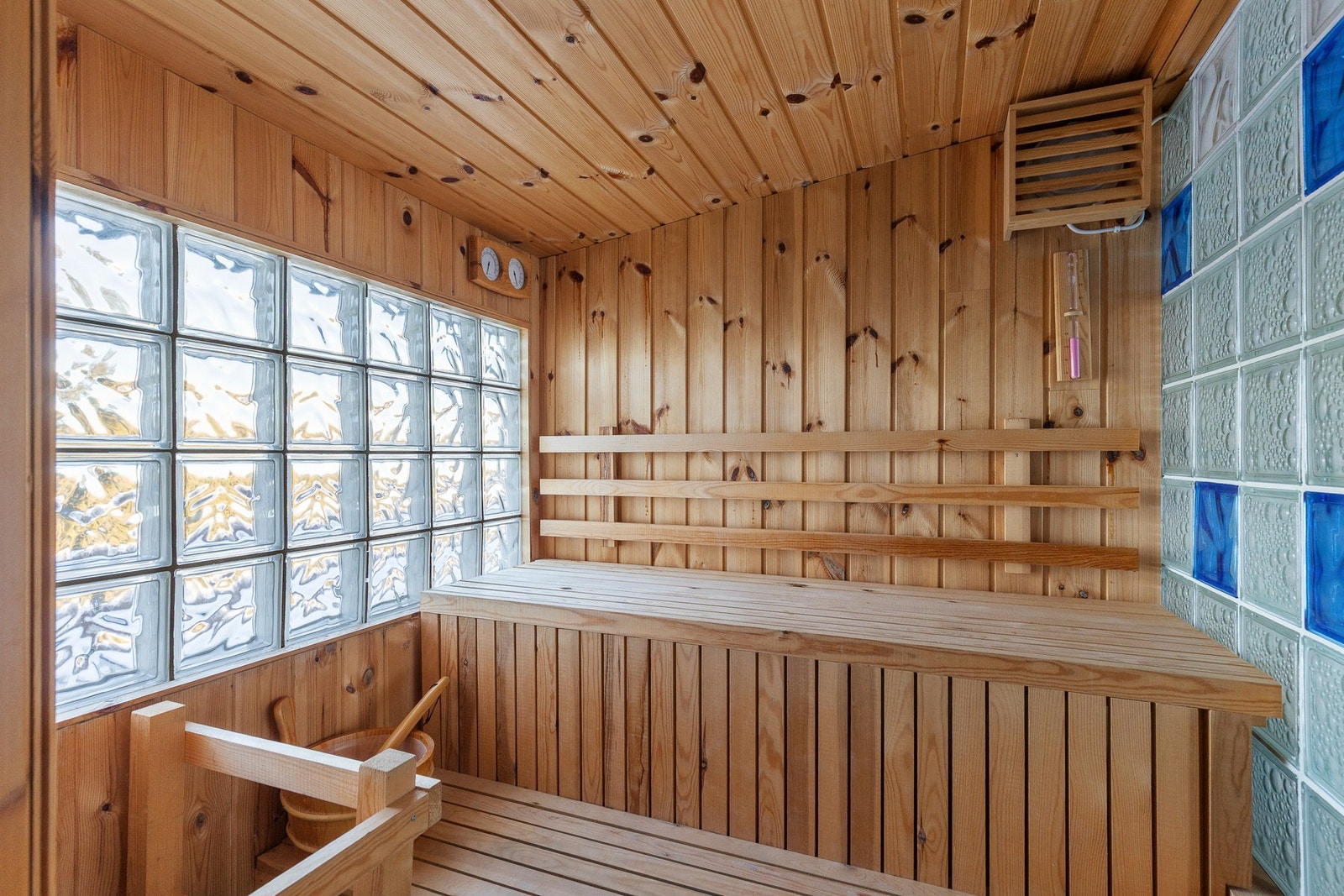 Badstu med tilgang fra boligen via carport. Galleribilde