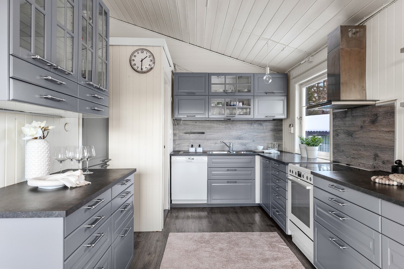 Romslig og lyst kjøkken vurdert til TG1 av takstmann. Galleribilde