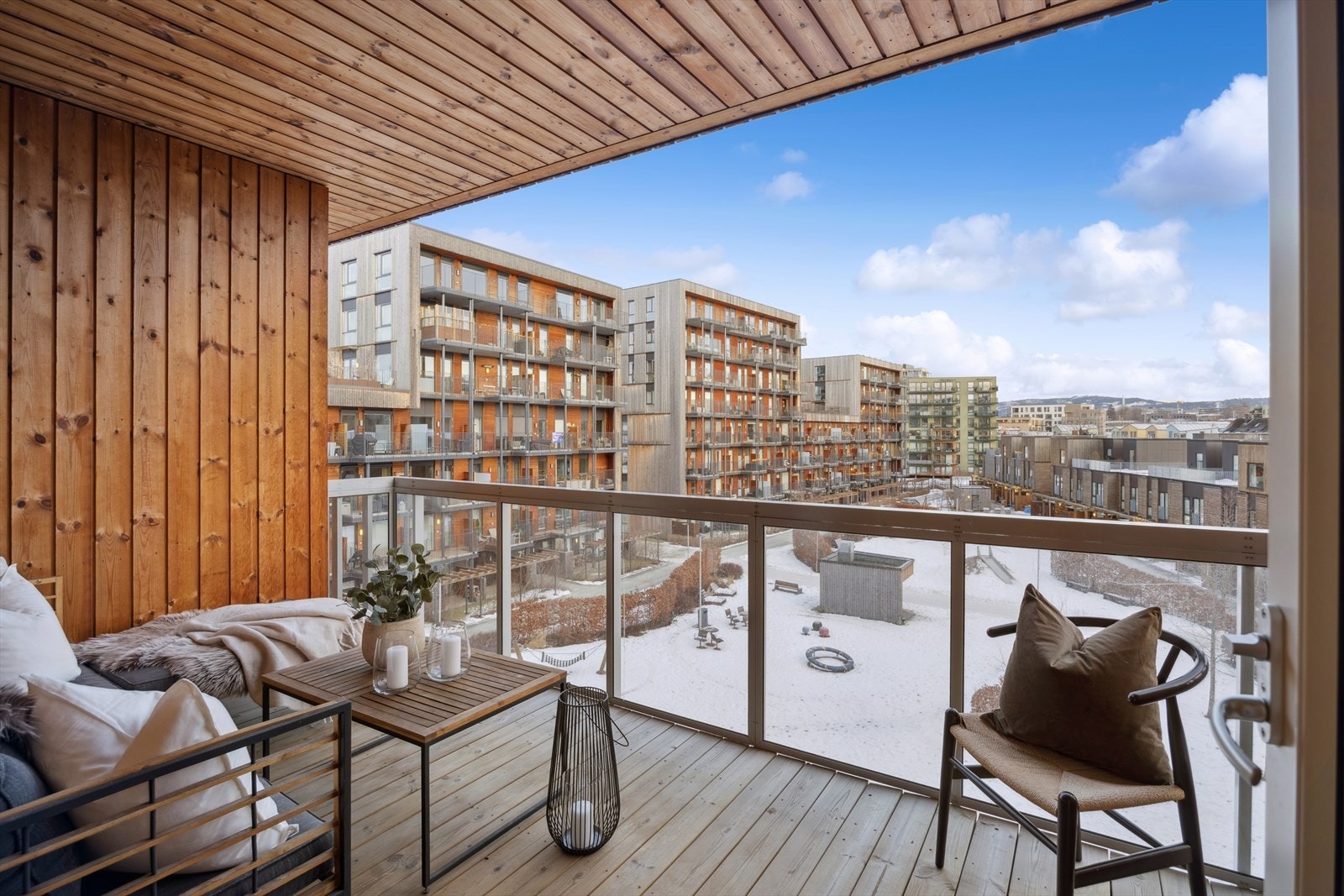 Herlig østvendt balkong på 10,2 m² gir en fin forlengelse av stuen. Galleribilde