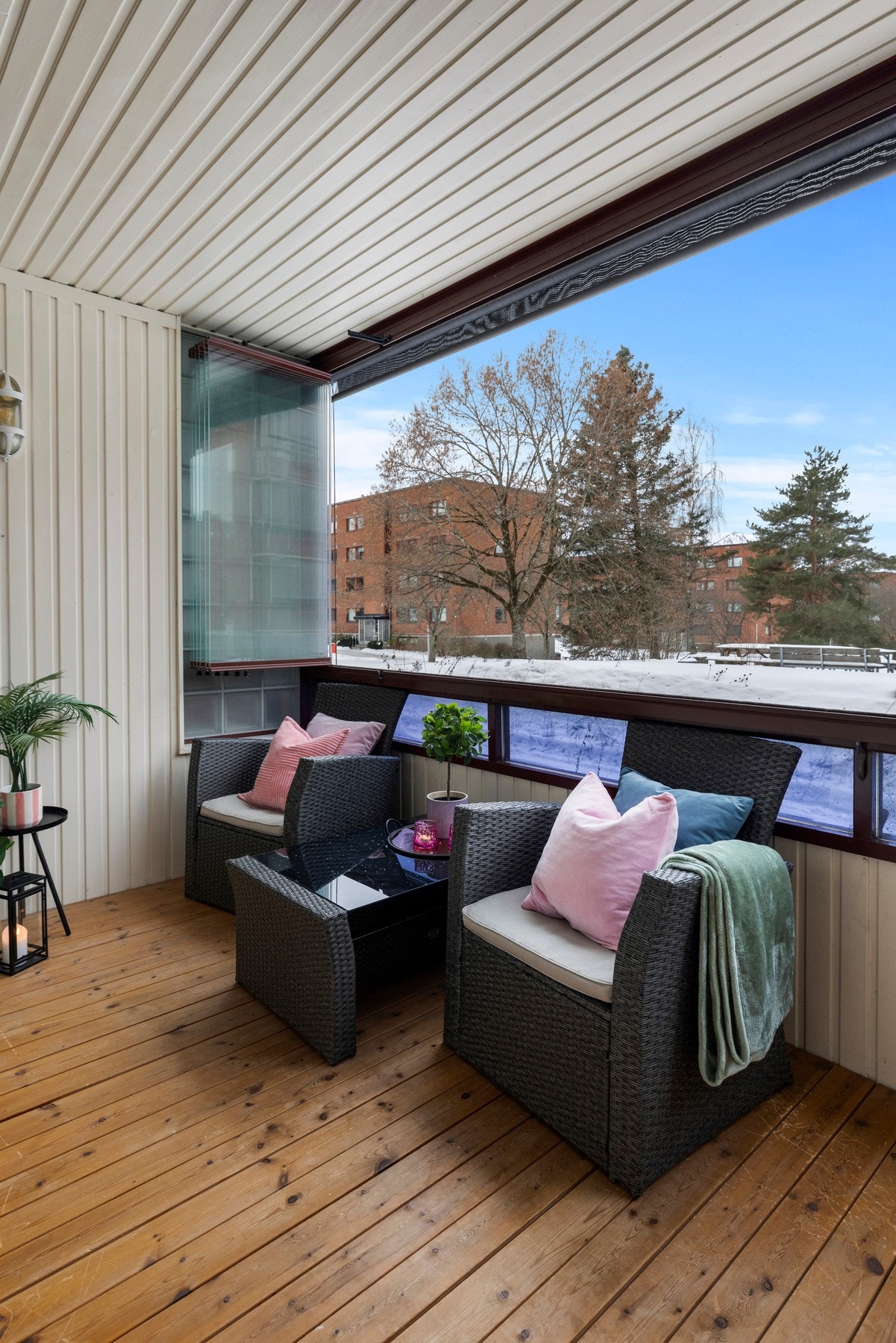 Balkongen er på ca. 7 kvm og her kan man nyte ettermiddagssolen. Galleribilde