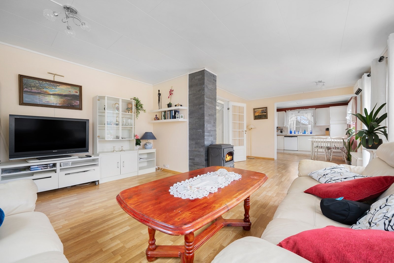 Det er vedovn i stue Galleribilde