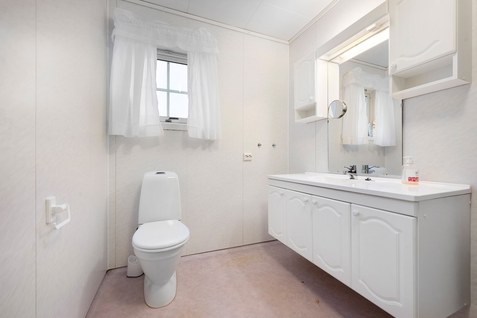 Bad/wc i 1. etasje Galleribilde