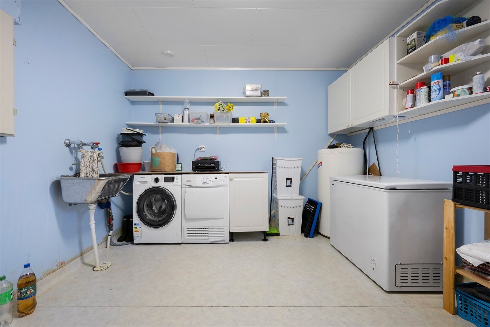 Bod/vaskerom med utgang til gårdsplass. Galleribilde