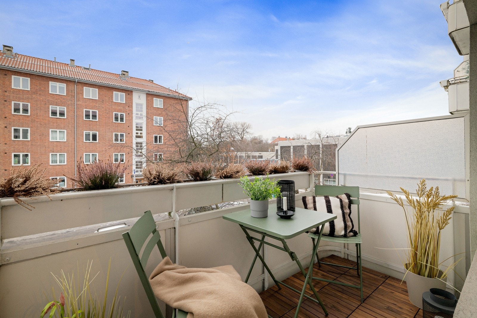 Fra stuen har du utgang til en solrik vestvendt balkong på ca. 4m². Galleribilde