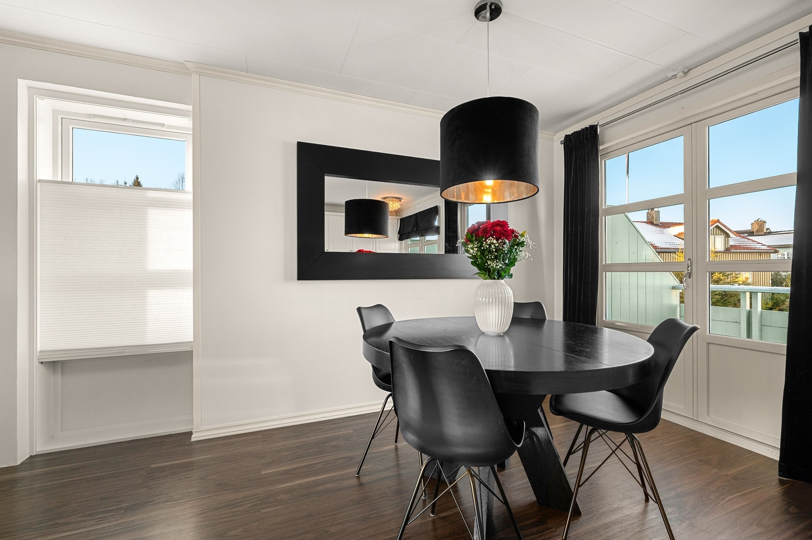 Her har man god plass til å samle familie og venner til hyggelige sammenkomster. Galleribilde