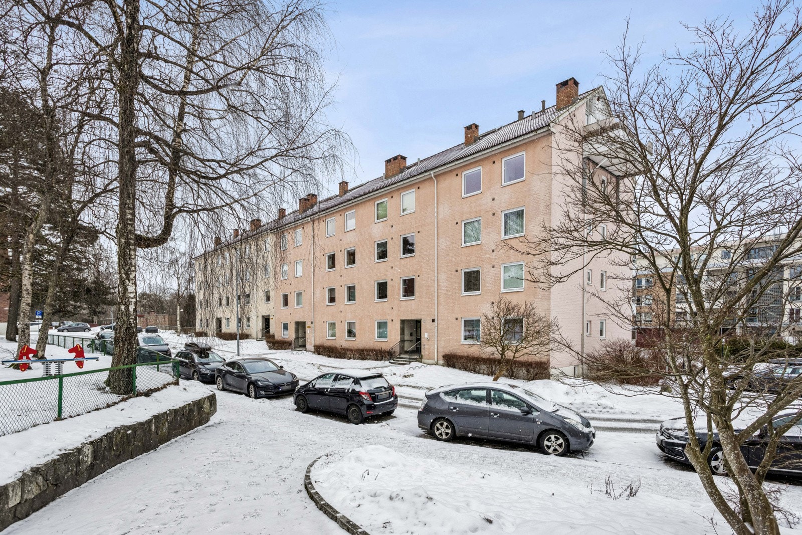 Blokken ligger meget sentralt til på Lambertseter med nærhet til t-bane, buss og Lambertseter senter. Galleribilde