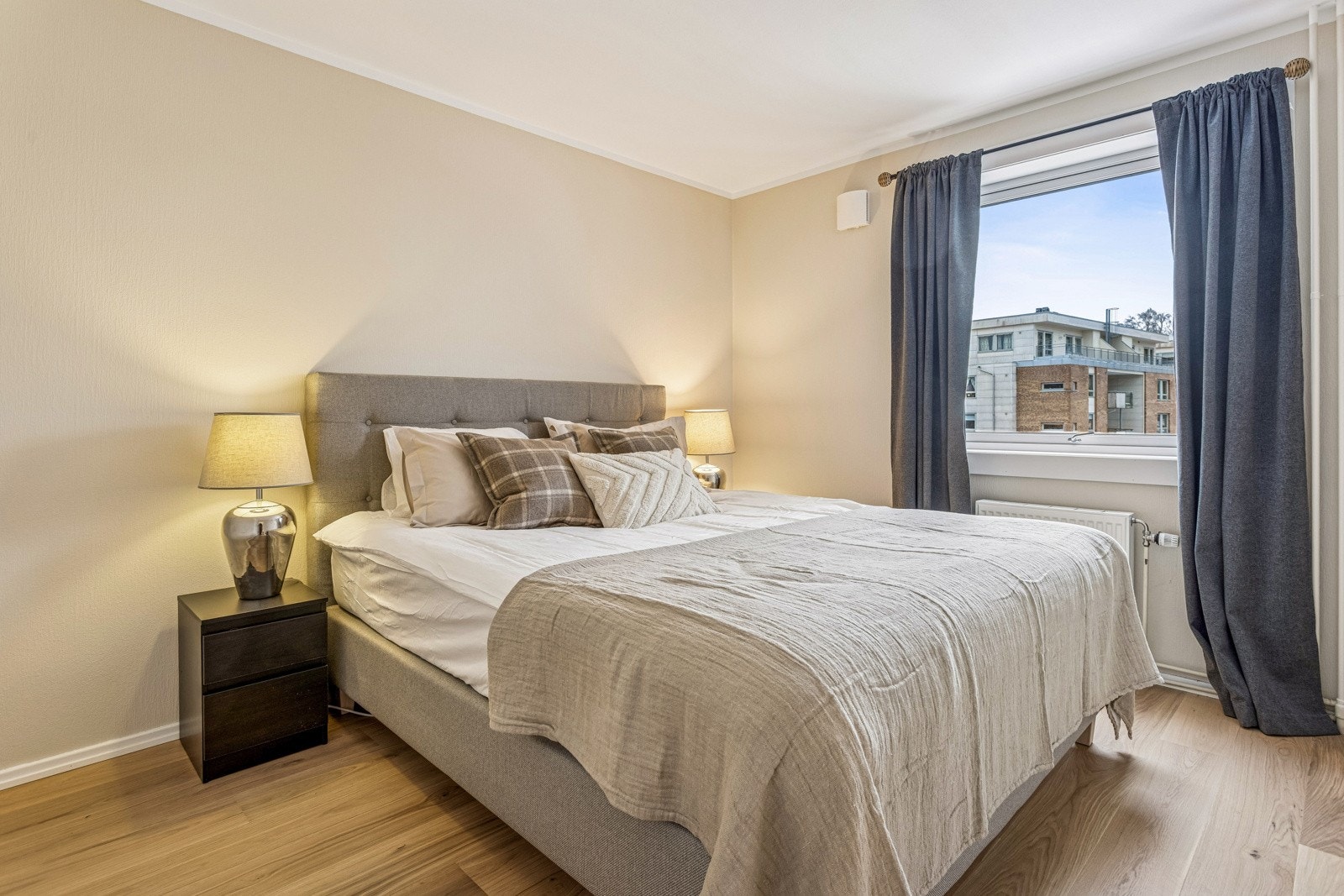 Romslig og fint soverom. Galleribilde