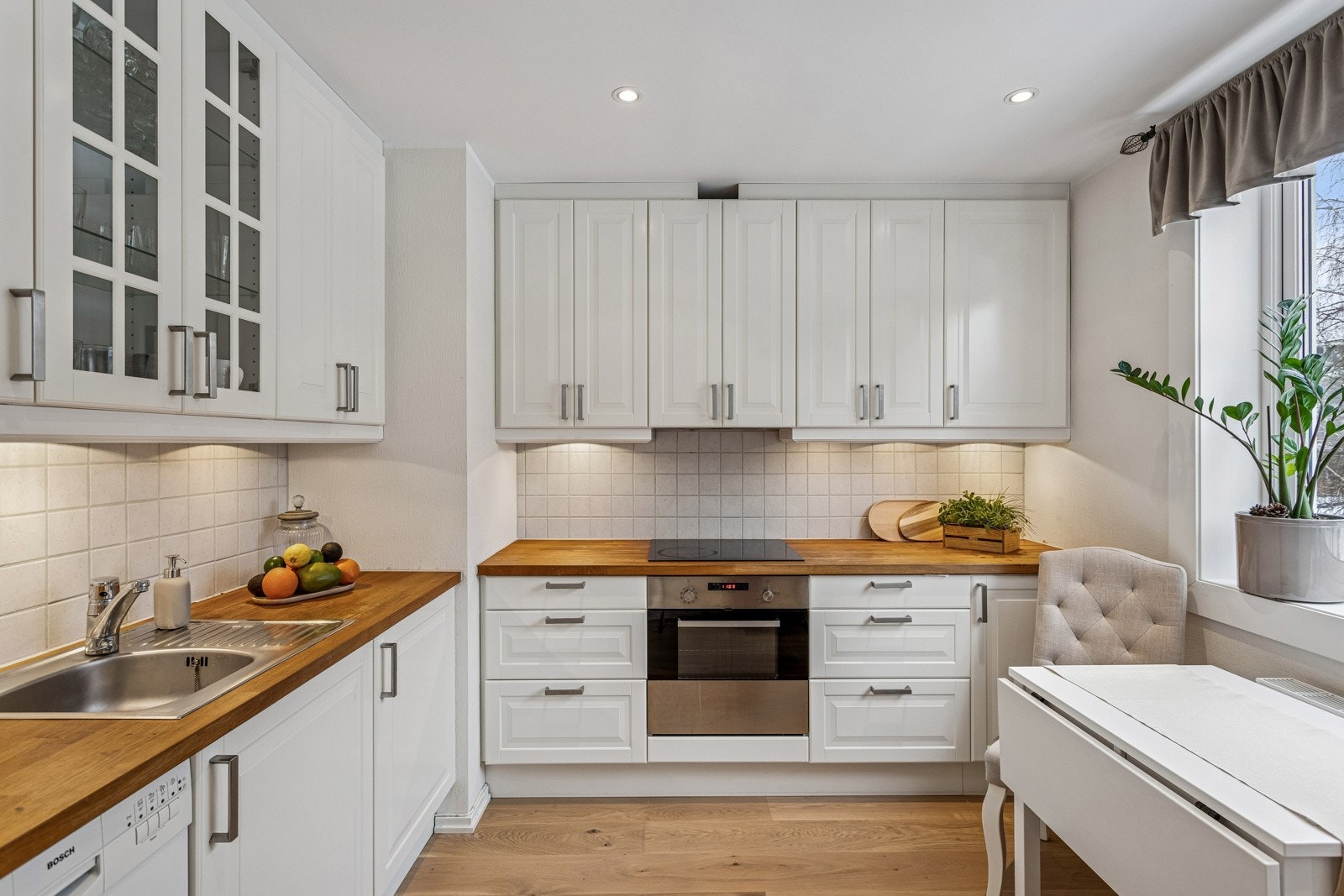 Velholdt og fin kjøkkeninnredning fra 2013. Galleribilde