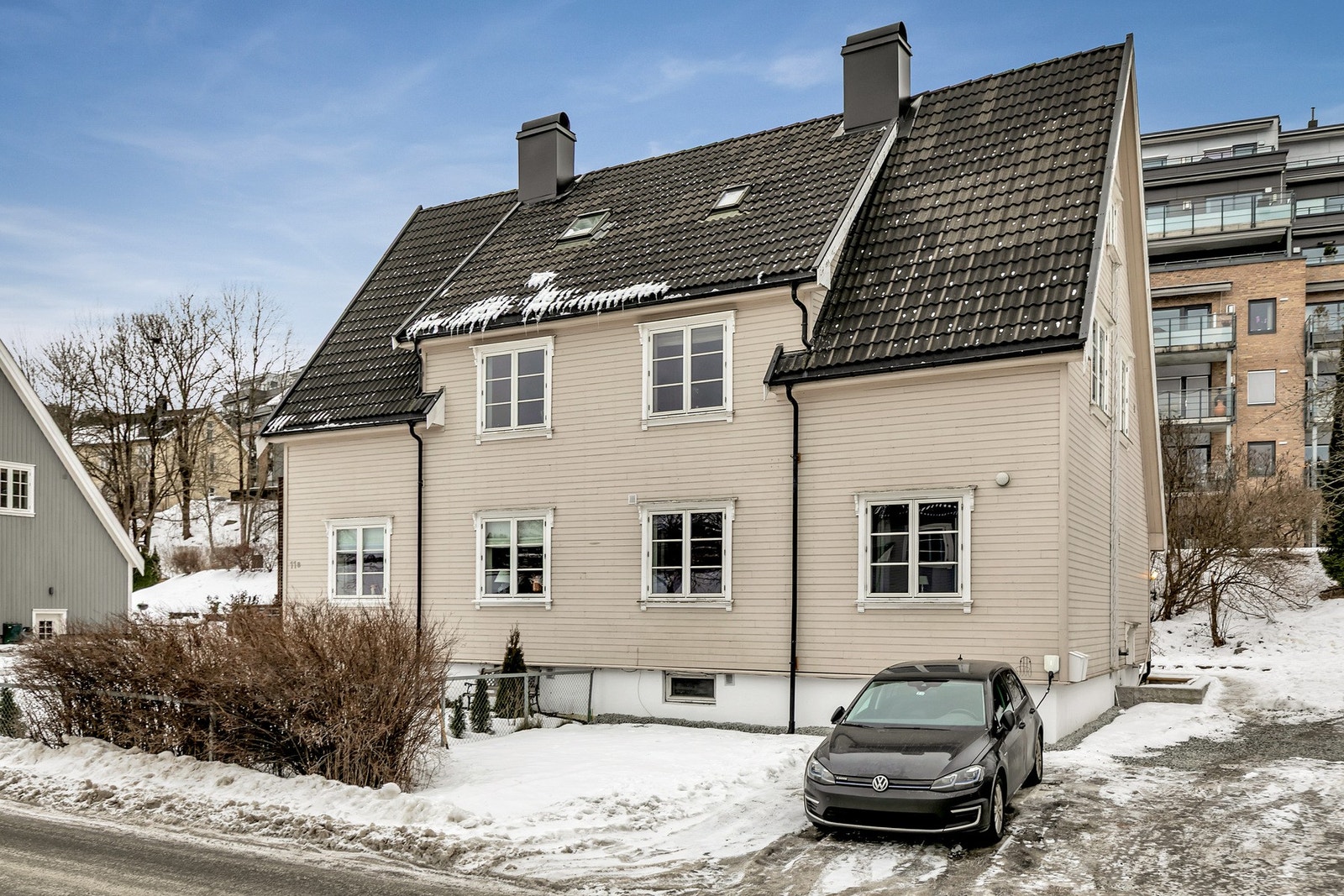 Leiligheten ligger rett ved den nye kystbyen i Slemmestad | Parkering m/lader Galleribilde