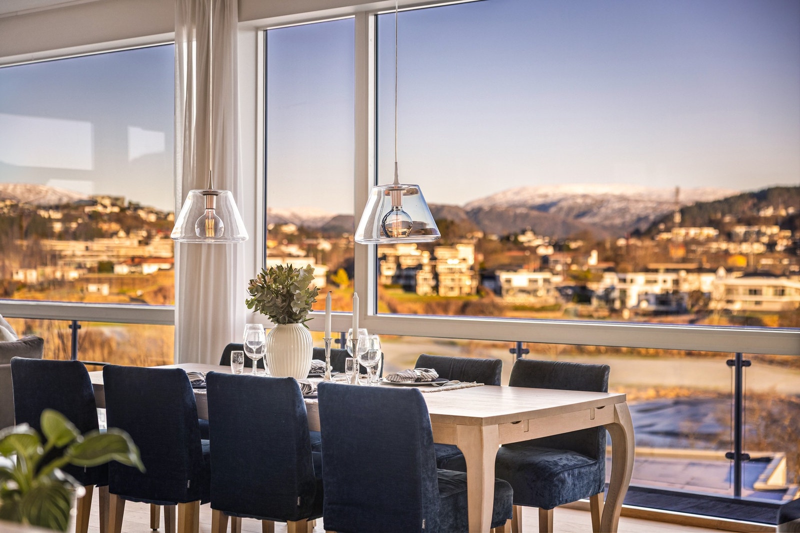 - Boligen har balansert ventilasjon med varmegjenvinning og Nest-brannvarslingsanlegg - Galleribilde