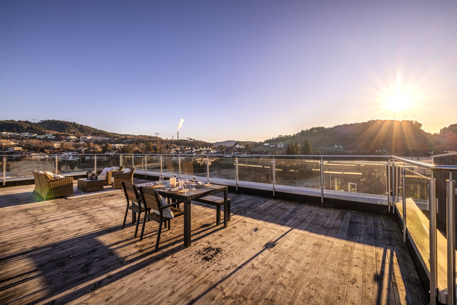 - Her kan man nyte solen og utsikten - Galleribilde