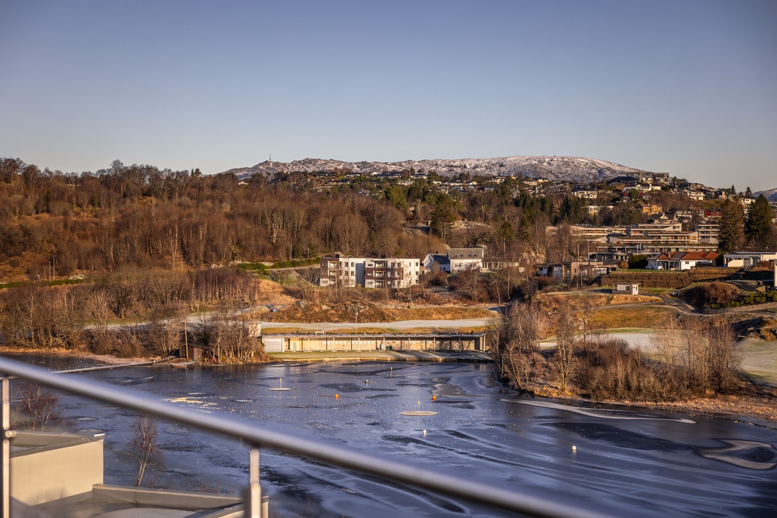 - For golfentusiaster ligger Fana golfbane like ved, med gangavstand til klubbhuset - Galleribilde