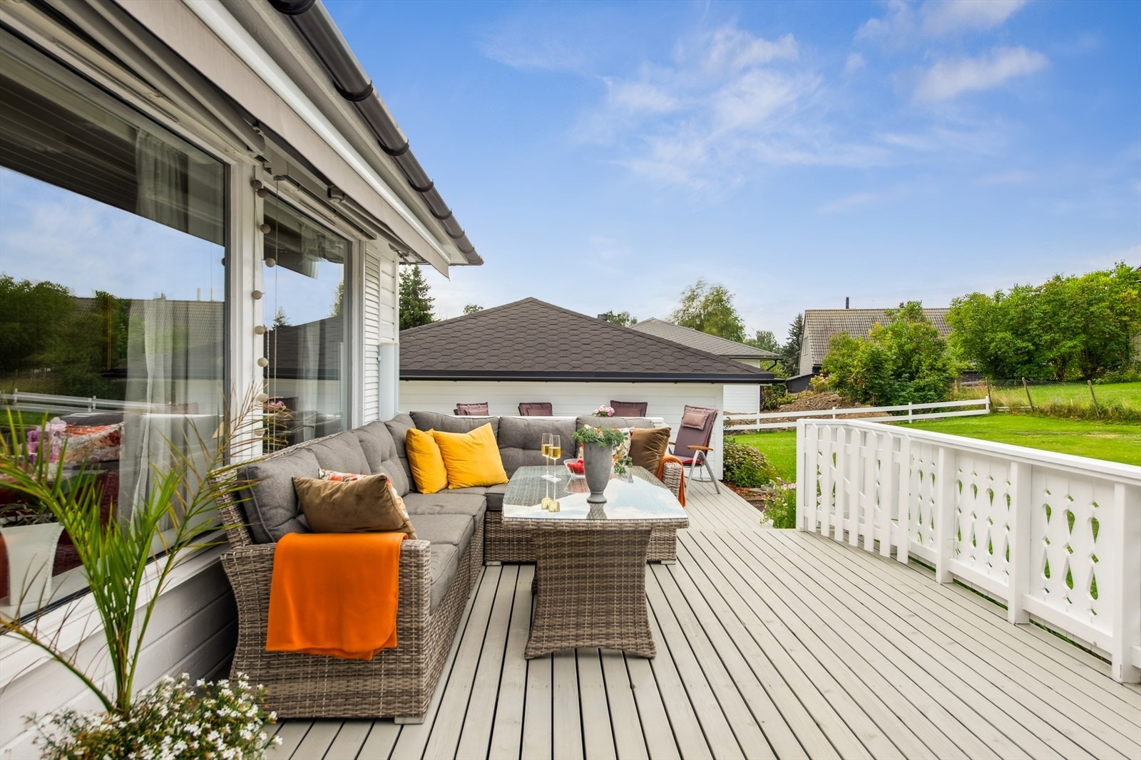 Her er det god plass til flere sittegrupper og sosiale sammenkomster. Galleribilde