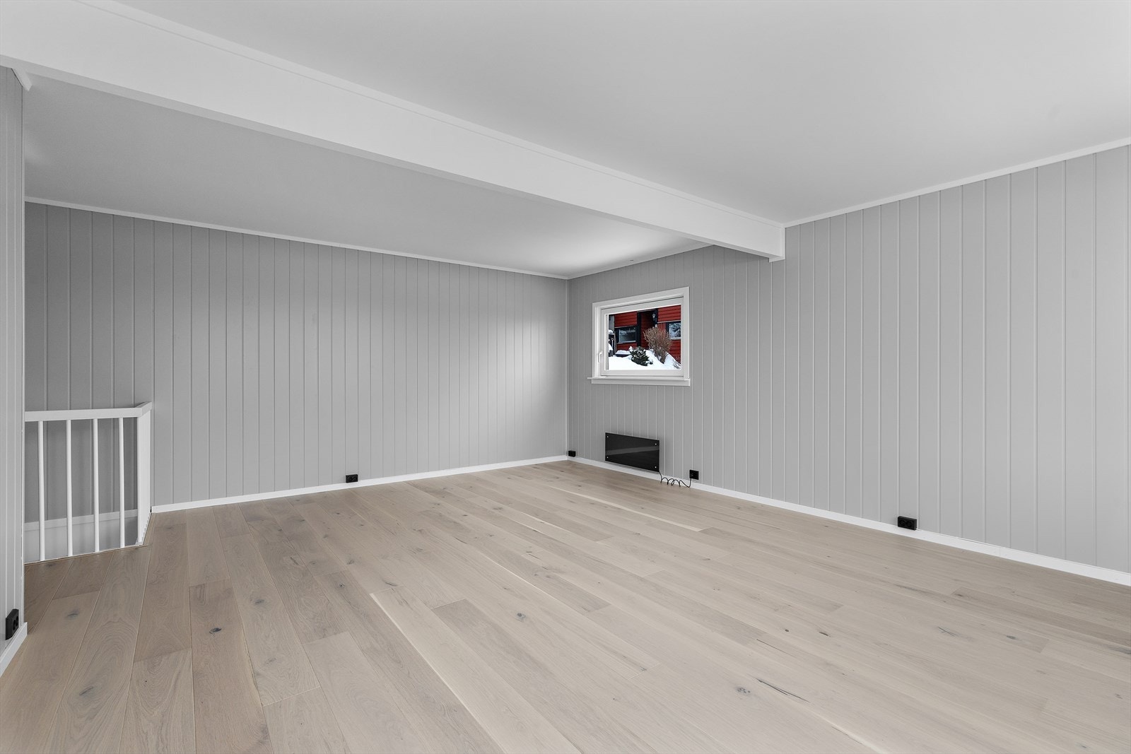 Alle overflater i stuen ble oppgradert i 2025/26. Galleribilde