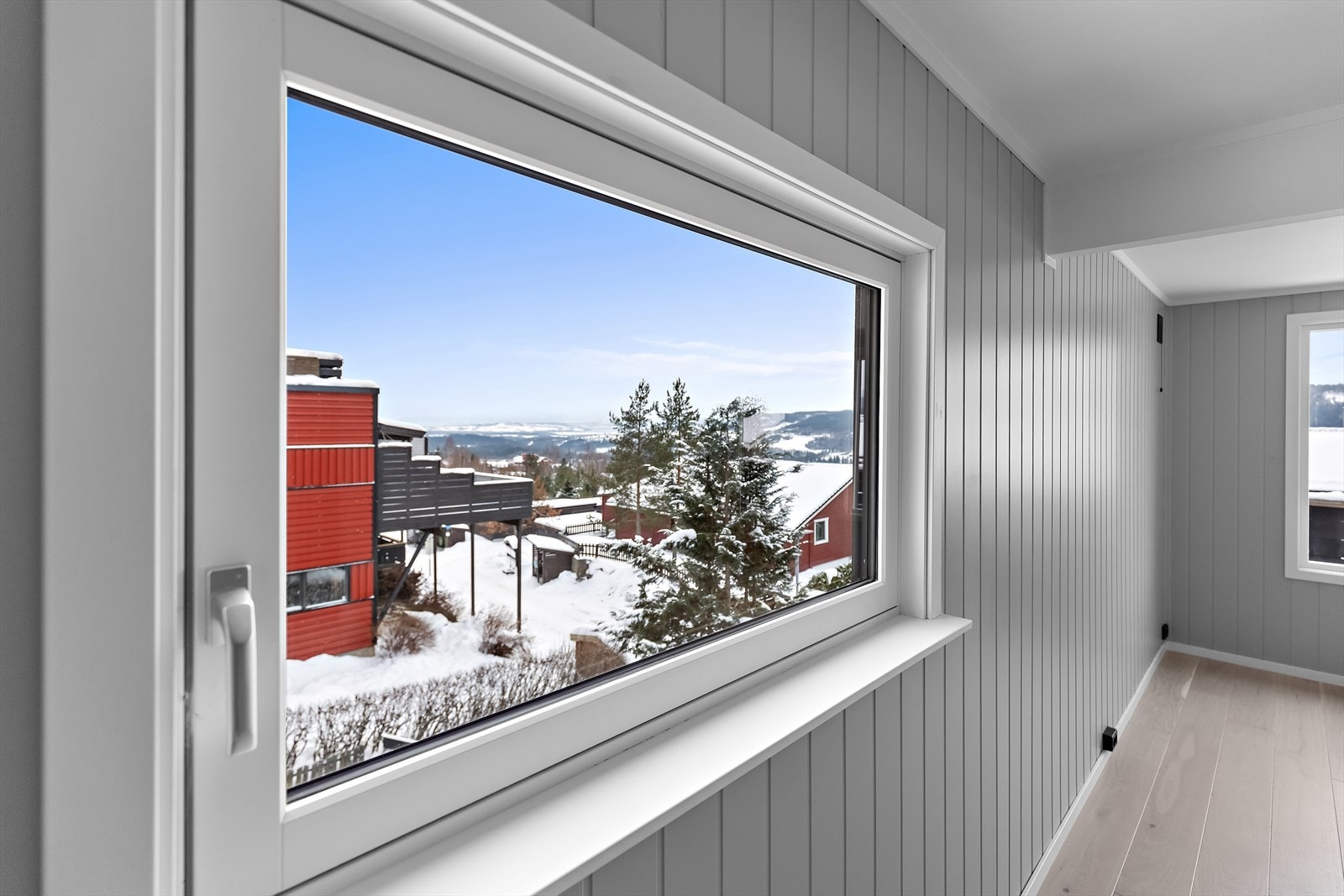 Nye Uldal 3-lags glassvinduer fra 2025 sikrer god isolasjon og komfort. Galleribilde