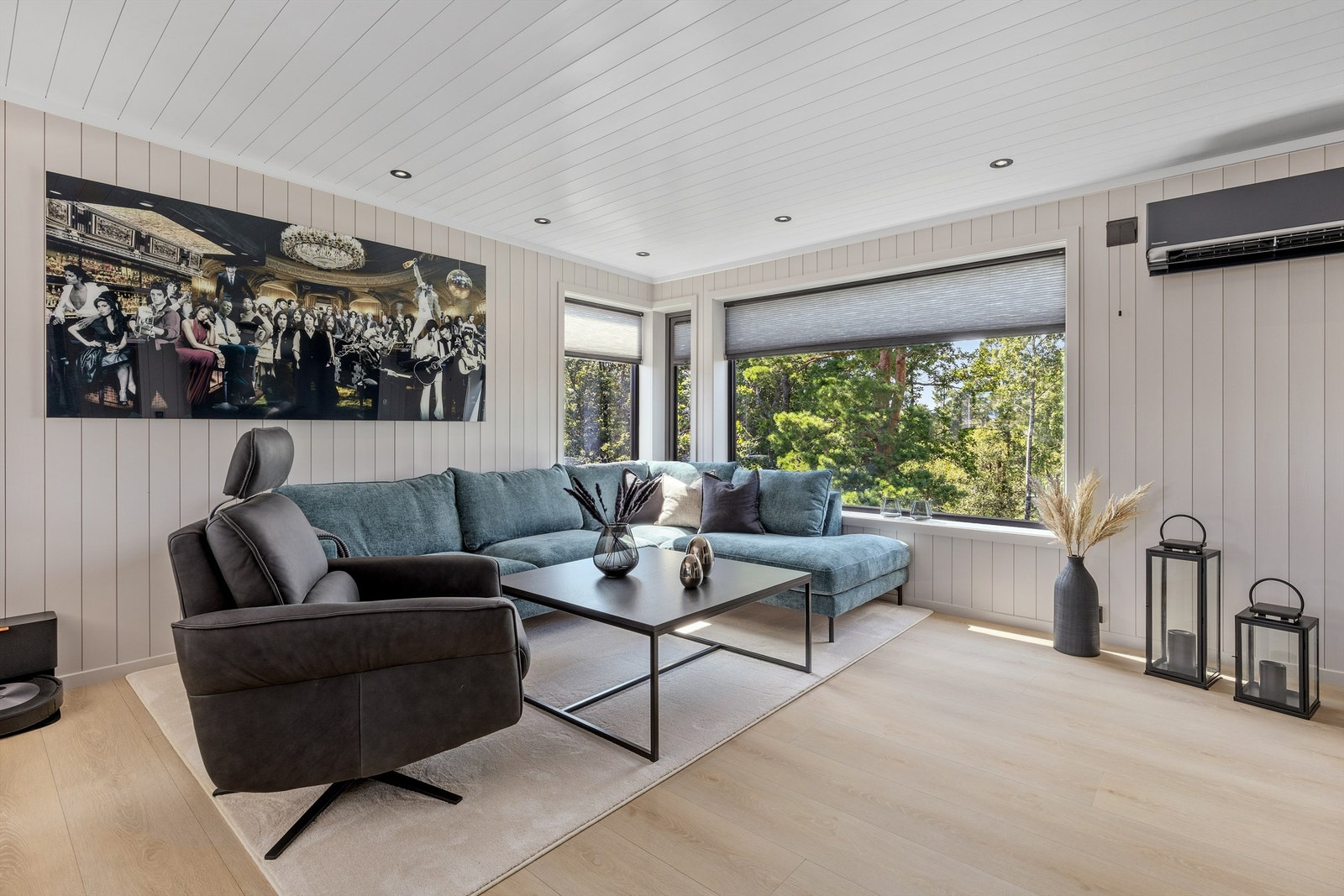 Det er installert varmepumpe i stuen til både oppvarming og nedkjøling Galleribilde