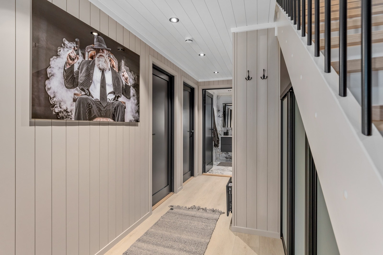 Garderober er satt inn og medfølger eiendommen. Galleribilde